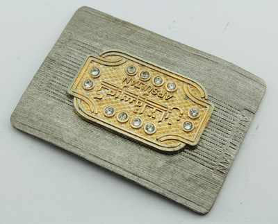 【電鍍廣東金高檔箱包標(biāo)牌 服飾商標(biāo) 牛仔褲服裝標(biāo)牌 拉絲標(biāo)牌定制】?jī)r(jià)格,廠家,圖片,銘牌,石獅市榮貴五金制品加工廠-