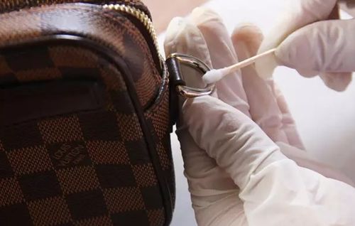 我的香奈兒鏈條包,上面的鏈條掉色怎么辦